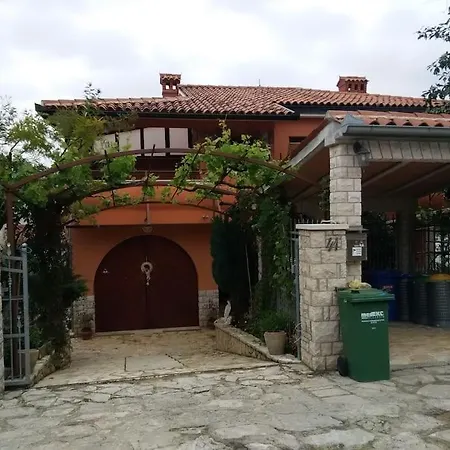 Apartment With A Parking Space Banjole, - 17398 Pula